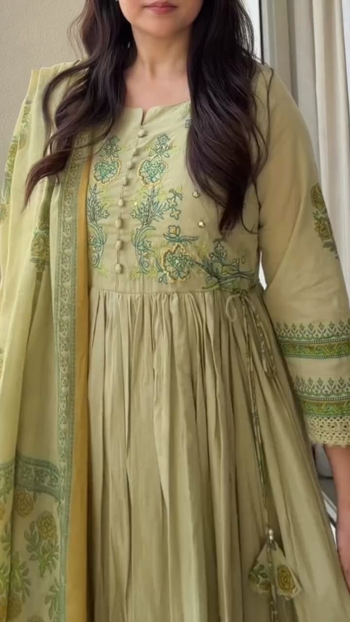 Women's Light Green Floral Printed & Embroidered Anarkali Suit Set