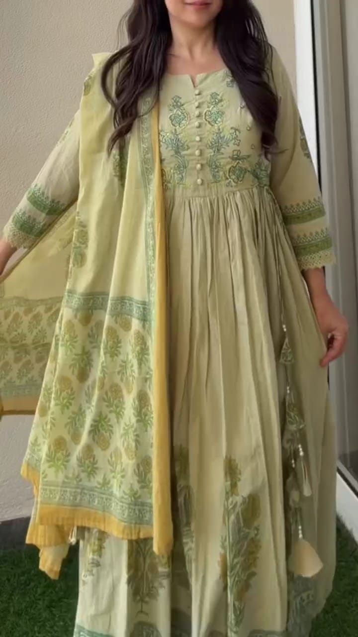 Women's Light Green Floral Printed & Embroidered Anarkali Suit Set